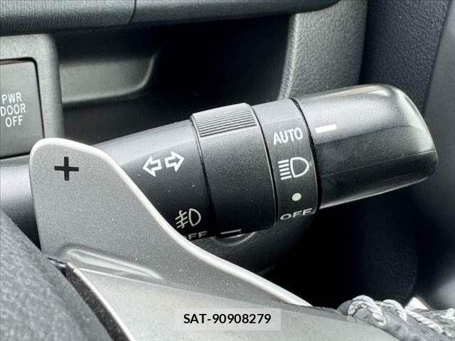 Toyota VOXY 2012-11 7021870-23