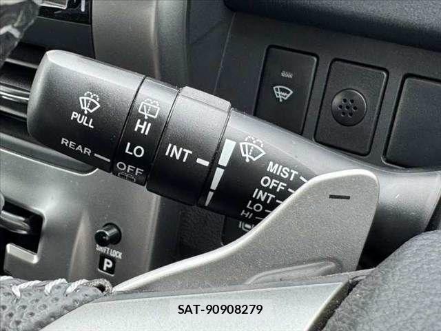 Toyota VOXY 2012-11 7021870-24