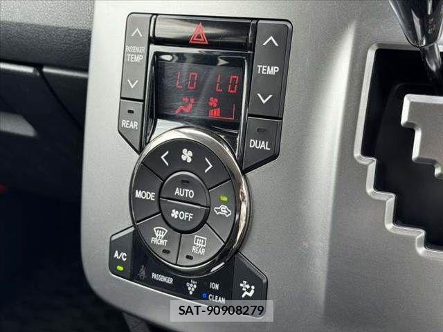 Toyota VOXY 2012-11 7021870-25