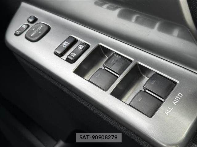 Toyota VOXY 2012-11 7021870-27