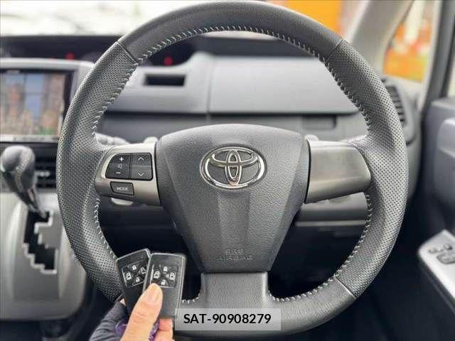 Toyota VOXY 2012-11 7021870-4