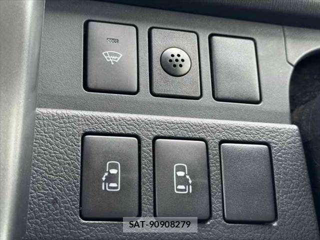 Toyota VOXY 2012-11 7021870-6