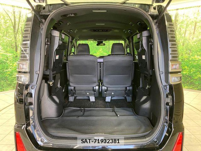 Toyota VOXY 2018-05 7021864-10