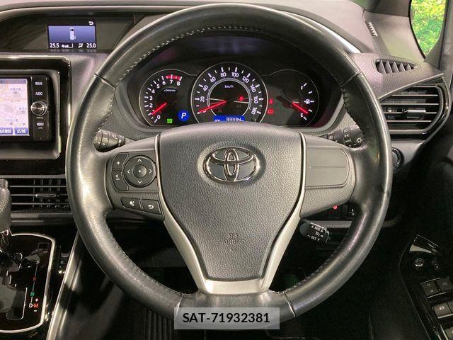 Toyota VOXY 2018-05 7021864-11