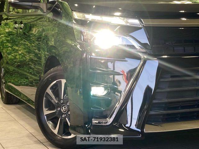 Toyota VOXY 2018-05 7021864-12