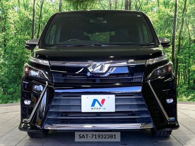 Toyota VOXY 2018-05 7021864-14