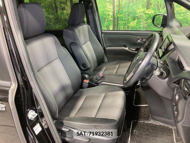 Toyota VOXY 2018-05 7021864-7