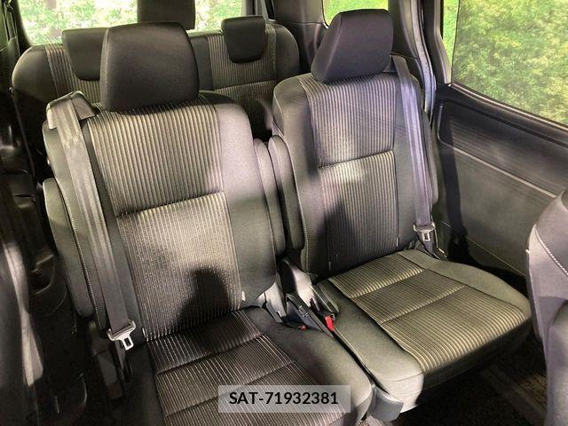 Toyota VOXY 2018-05 7021864-8