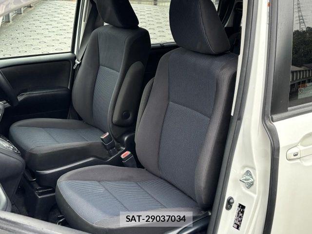 Toyota VOXY 2018-02 7021867-9