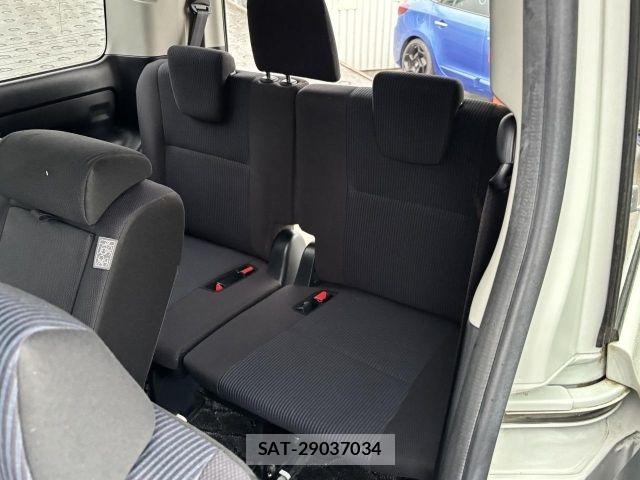 Toyota VOXY 2018-02 7021867-11