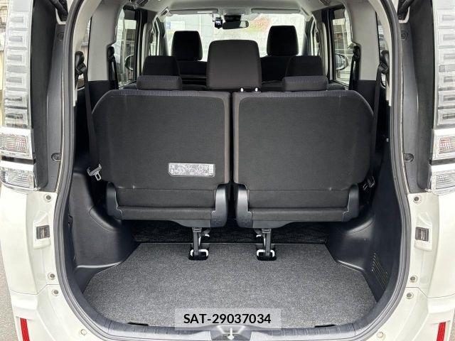 Toyota VOXY 2018-02 7021867-12