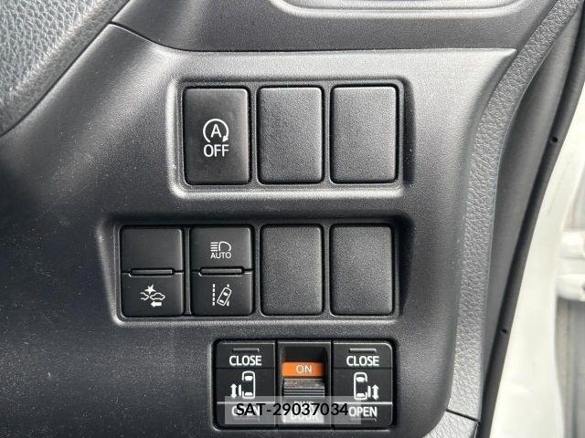 Toyota VOXY 2018-02 7021867-13