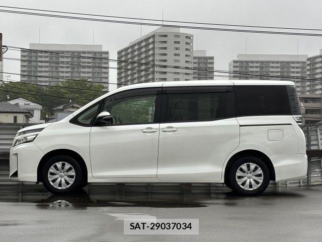 Toyota VOXY 2018-02 7021867-15