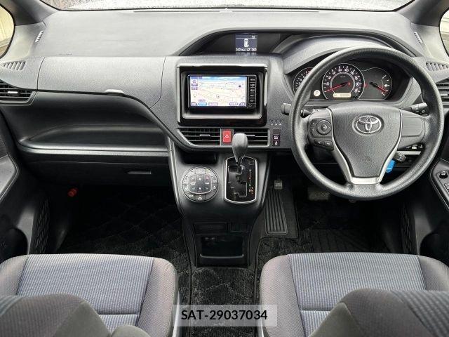 Toyota VOXY 2018-02 7021867-1