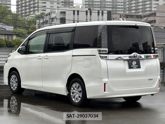 Toyota VOXY 2018-02 7021867-20