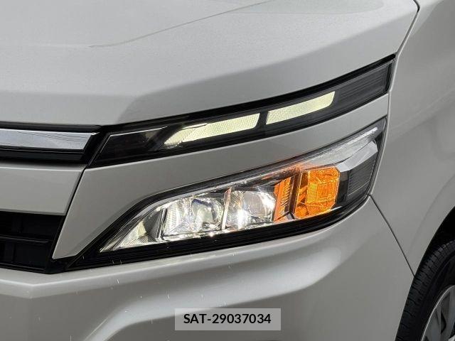 Toyota VOXY 2018-02 7021867-21