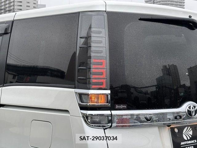 Toyota VOXY 2018-02 7021867-23