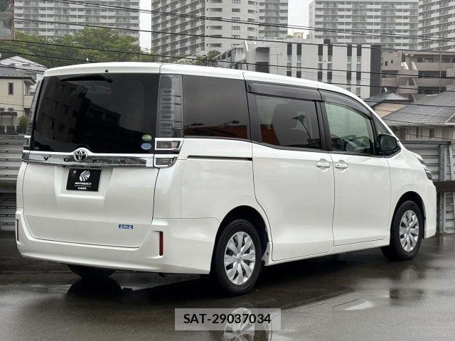Toyota VOXY 2018-02 7021867-2