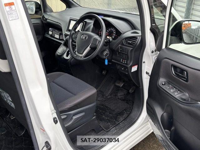 Toyota VOXY 2018-02 7021867-3