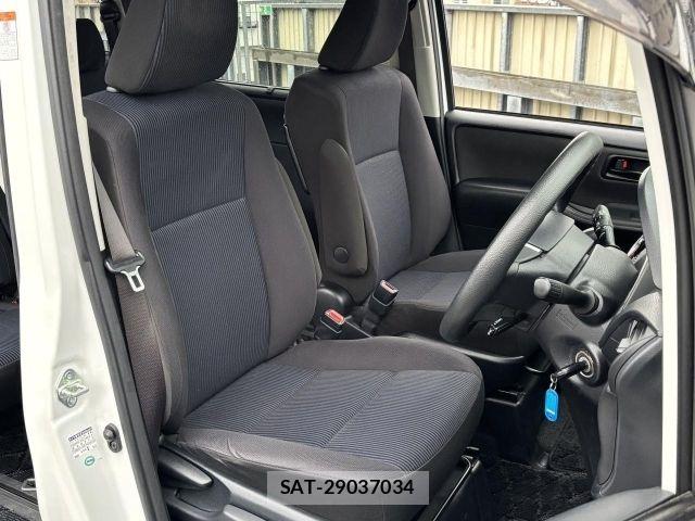 Toyota VOXY 2018-02 7021867-4