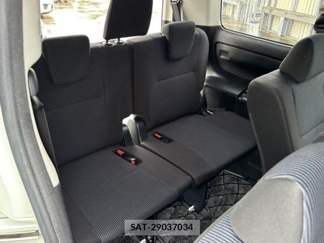 Toyota VOXY 2018-02 7021867-7