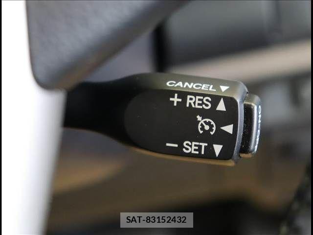 Toyota VOXY 2021-09 7021861-10