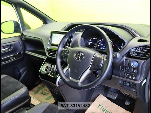 Toyota VOXY 2021-09 7021861-18