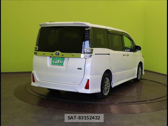 Toyota VOXY 2021-09 7021861-1