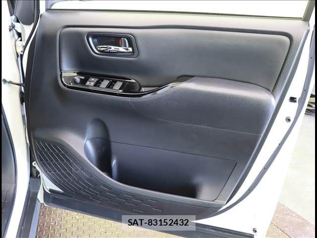 Toyota VOXY 2021-09 7021861-22