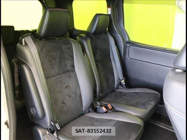 Toyota VOXY 2021-09 7021861-24