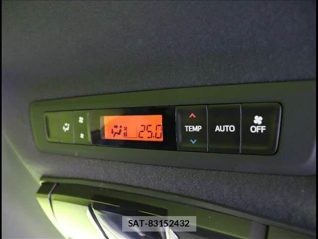Toyota VOXY 2021-09 7021861-25