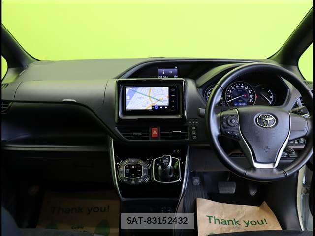 Toyota VOXY 2021-09 7021861-2