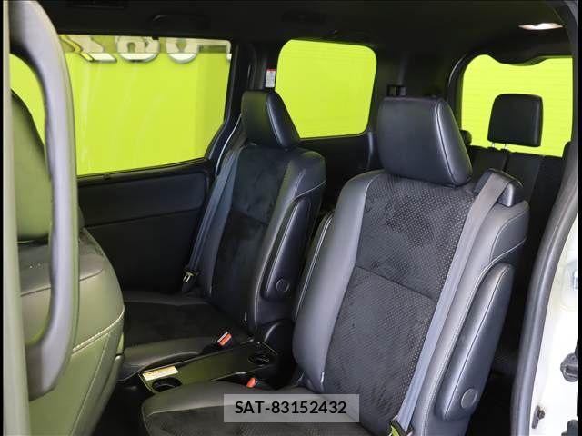 Toyota VOXY 2021-09 7021861-29
