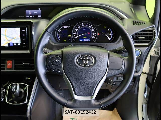 Toyota VOXY 2021-09 7021861-8