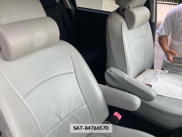 Toyota VOXY 2012-09 7021872-9
