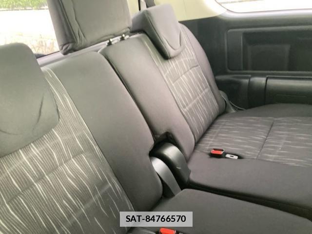 Toyota VOXY 2012-09 7021872-11