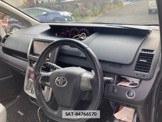 Toyota VOXY 2012-09 7021872-8