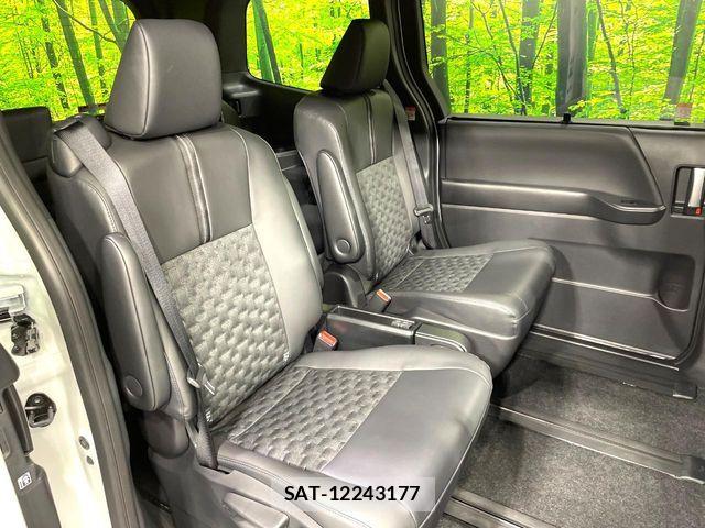 Toyota VOXY 2025-11 7021854-9