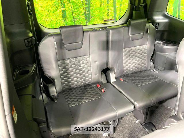 Toyota VOXY 2025-11 7021854-10