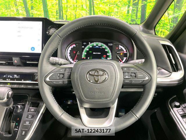 Toyota VOXY 2025-11 7021854-12