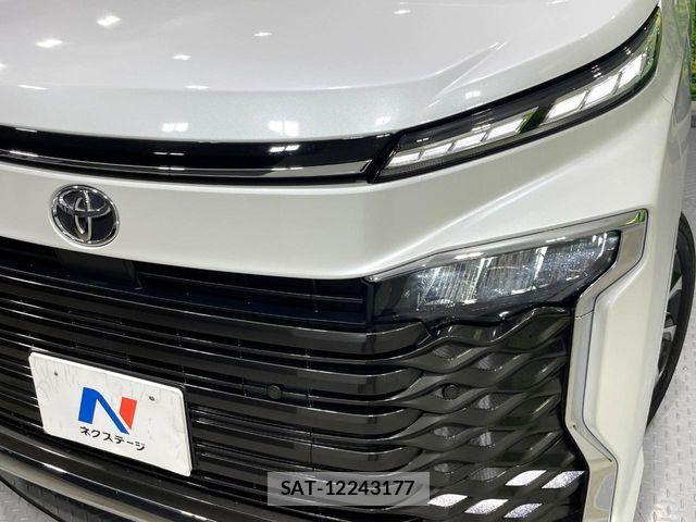 Toyota VOXY 2025-11 7021854-13