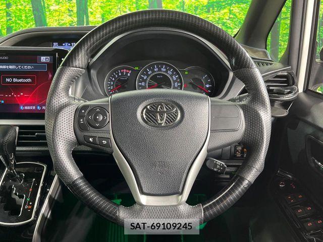 Toyota VOXY 2018-12 7021865-10
