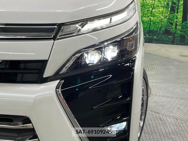 Toyota VOXY 2018-12 7021865-11
