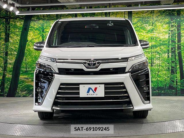Toyota VOXY 2018-12 7021865-13