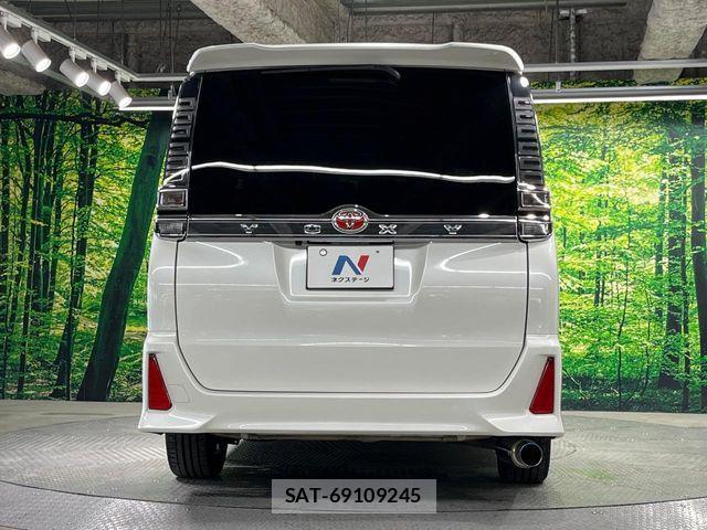 Toyota VOXY 2018-12 7021865-14