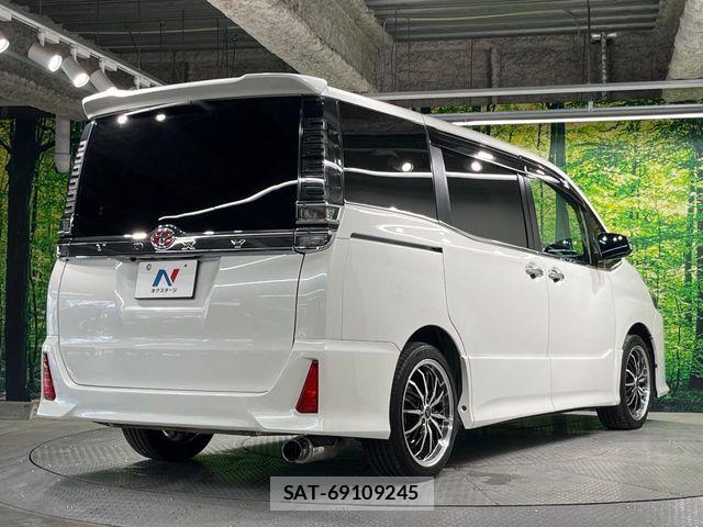 Toyota VOXY 2018-12 7021865-16