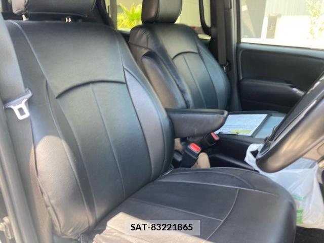 Toyota VOXY 2019-05 7021871-11