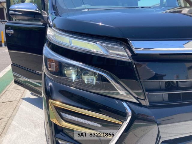 Toyota VOXY 2019-05 7021871-12