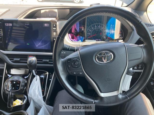 Toyota VOXY 2019-05 7021871-17