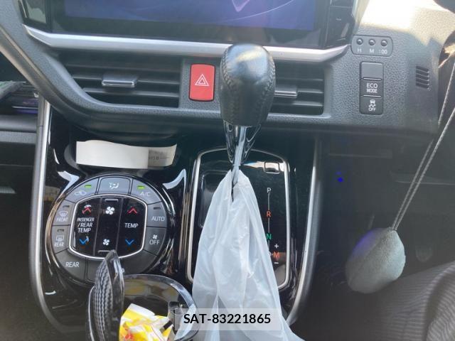 Toyota VOXY 2019-05 7021871-24